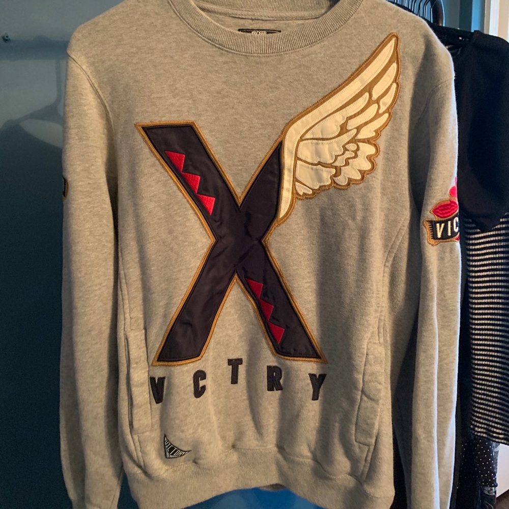 10.Deep Victory Pullover